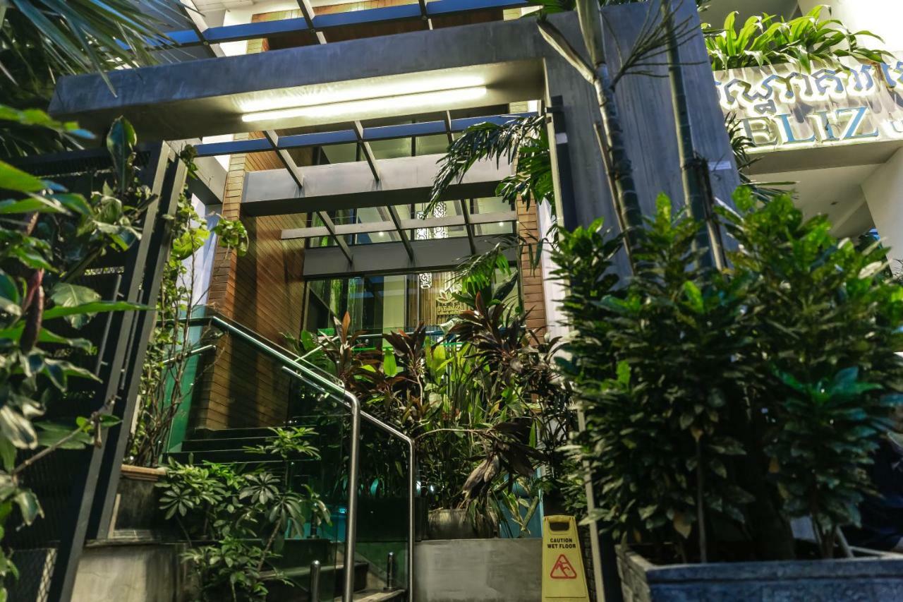 Feliz Urban Hotel Phnom Penh Exterior photo